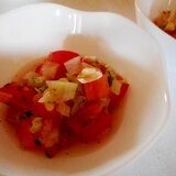 トマトとレタスの角切りサラダ
